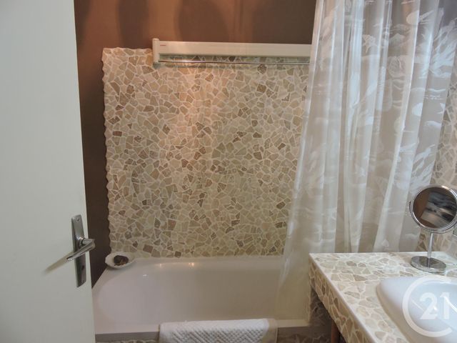 Appartement à louer - 2 pièces - 45.23 m2 - LA ROCHELLE - 17 - POITOU-CHARENTES - Century 21 Agence Du Centre Ville