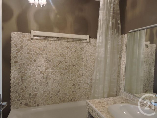 Appartement à louer - 2 pièces - 45.23 m2 - LA ROCHELLE - 17 - POITOU-CHARENTES - Century 21 Agence Du Centre Ville