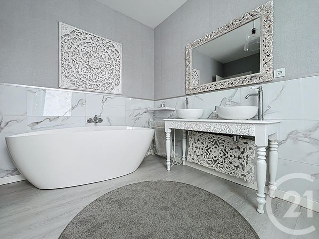 maison à louer - 4 pièces - 102.4 m2 - ROCHEFORT - 17 - POITOU-CHARENTES - Century 21 Agence Du Centre Ville