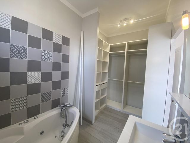 maison à louer - 6 pièces - 177.8 m2 - LA ROCHELLE - 17 - POITOU-CHARENTES - Century 21 Agence Du Centre Ville