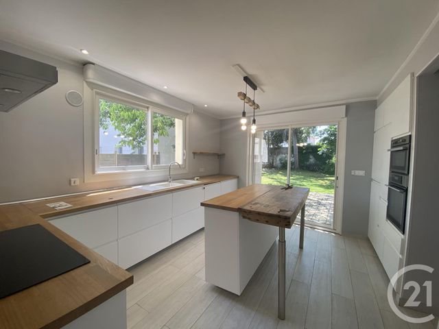 maison à louer - 6 pièces - 177.8 m2 - LA ROCHELLE - 17 - POITOU-CHARENTES - Century 21 Agence Du Centre Ville