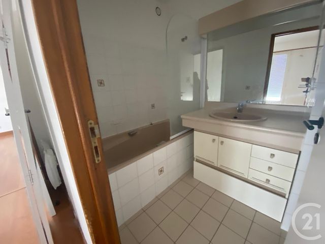 Appartement à louer - 2 pièces - 38.65 m2 - LA ROCHELLE - 17 - POITOU-CHARENTES - Century 21 Agence Du Centre Ville