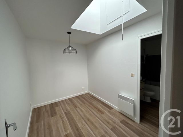 Appartement F2 à louer - 2 pièces - 51.52 m2 - LA ROCHELLE - 17 - POITOU-CHARENTES - Century 21 Agence Du Centre Ville