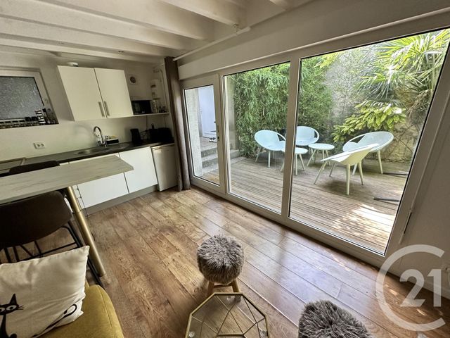 Appartement T2 duplex à louer - 2 pièces - 26.72 m2 - LA ROCHELLE - 17 - POITOU-CHARENTES - Century 21 Agence Du Centre Ville