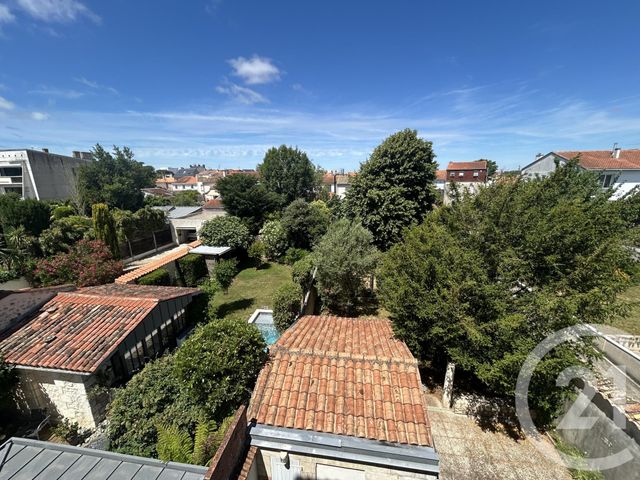 Appartement à louer - 3 pièces - 51.1 m2 - LA ROCHELLE - 17 - POITOU-CHARENTES - Century 21 Agence Du Centre Ville