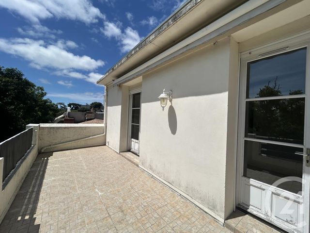 Appartement à louer - 3 pièces - 51.1 m2 - LA ROCHELLE - 17 - POITOU-CHARENTES - Century 21 Agence Du Centre Ville