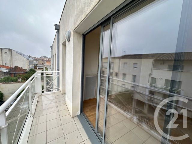 Appartement F3 à louer - 3 pièces - 58.09 m2 - LA ROCHELLE - 17 - POITOU-CHARENTES - Century 21 Agence Du Centre Ville