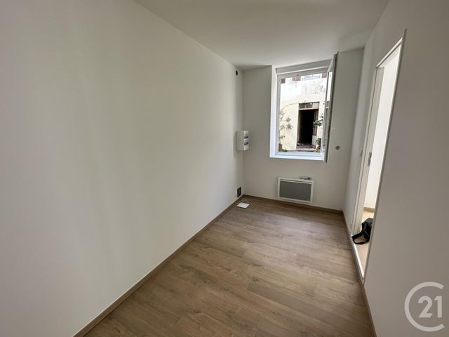 Appartement Studio à louer - 1 pièce - 22.58 m2 - ROCHEFORT - 17 - POITOU-CHARENTES - Century 21 Agence Du Centre Ville