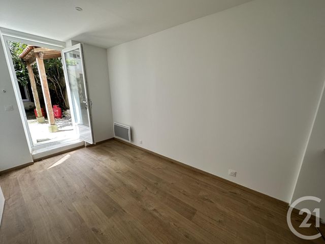 Appartement Studio à louer - 1 pièce - 22.58 m2 - ROCHEFORT - 17 - POITOU-CHARENTES - Century 21 Agence Du Centre Ville