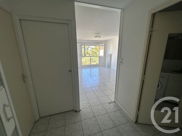 Appartement T1 bis à louer - 2 pièces - 38.1 m2 - LA ROCHELLE - 17 - POITOU-CHARENTES - Century 21 Agence Du Centre Ville