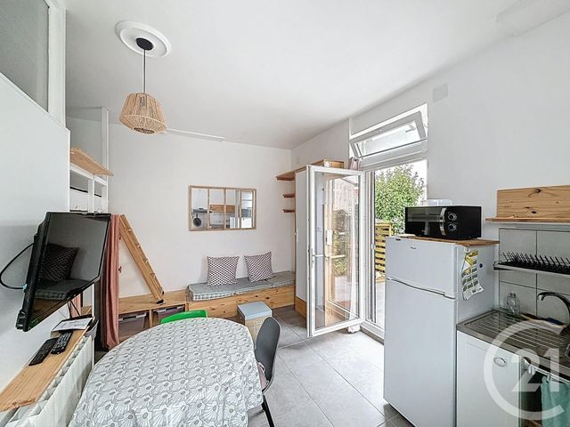 Appartement Studio à louer - 1 pièce - 16.0 m2 - ROCHEFORT - 17 - POITOU-CHARENTES - Century 21 Agence Du Centre Ville