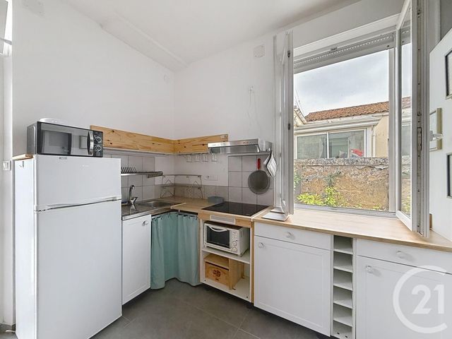 Appartement Studio à louer - 1 pièce - 16.0 m2 - ROCHEFORT - 17 - POITOU-CHARENTES - Century 21 Agence Du Centre Ville