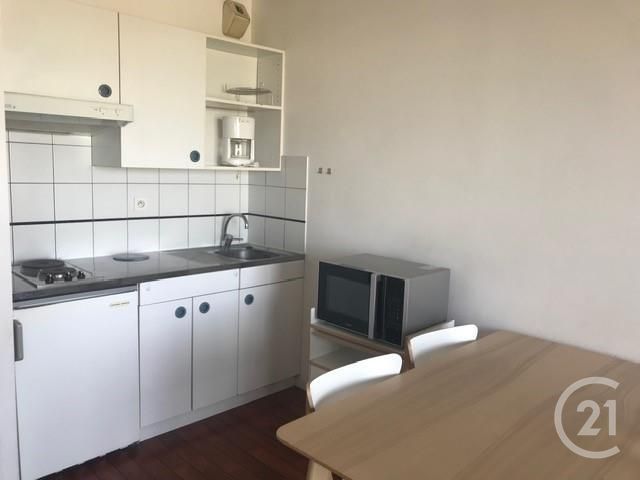 Appartement Studio à louer - 1 pièce - 26.02 m2 - LA ROCHELLE - 17 - POITOU-CHARENTES - Century 21 Agence Du Centre Ville