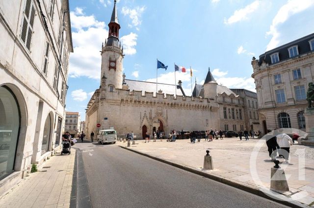 Appartement F2 à louer - 2 pièces - 58.0 m2 - LA ROCHELLE - 17 - POITOU-CHARENTES - Century 21 Agence Du Centre Ville