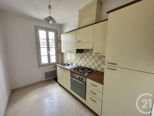 Appartement T3 à louer - 3 pièces - 60.14 m2 - ROCHEFORT - 17 - POITOU-CHARENTES - Century 21 Agence Du Centre Ville