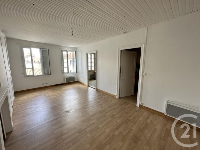 Appartement T3 à louer - 3 pièces - 60.14 m2 - ROCHEFORT - 17 - POITOU-CHARENTES - Century 21 Agence Du Centre Ville