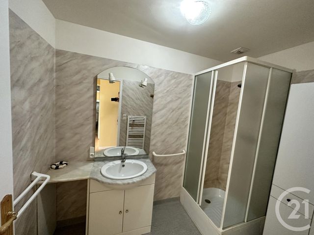 Appartement T3 à louer - 3 pièces - 60.14 m2 - ROCHEFORT - 17 - POITOU-CHARENTES - Century 21 Agence Du Centre Ville
