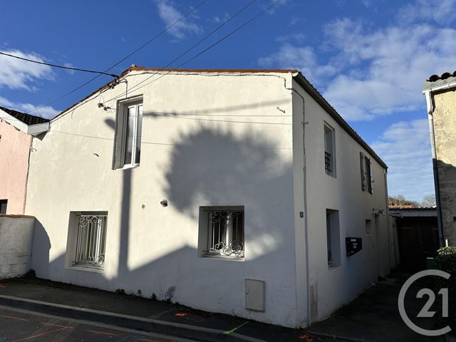 maison à louer - 4 pièces - 16.0 m2 - LA ROCHELLE - 17 - POITOU-CHARENTES - Century 21 Agence Du Centre Ville