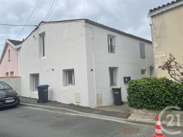 maison à louer - 1 pièce - 9.64 m2 - LA ROCHELLE - 17 - POITOU-CHARENTES - Century 21 Agence Du Centre Ville
