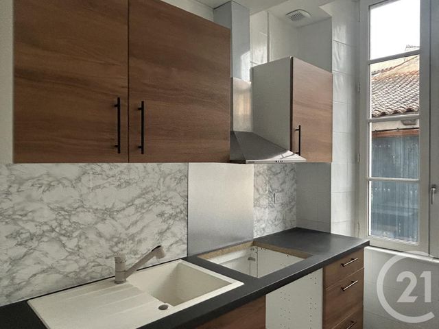 Appartement T4 à louer - 4 pièces - 63.56 m2 - LA ROCHELLE - 17 - POITOU-CHARENTES - Century 21 Agence Du Centre Ville