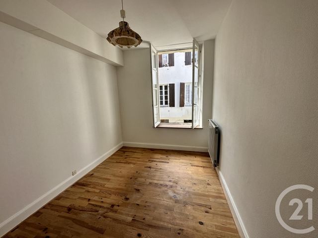 Appartement T3 à louer - 3 pièces - 68.2 m2 - ROCHEFORT - 17 - POITOU-CHARENTES - Century 21 Agence Du Centre Ville