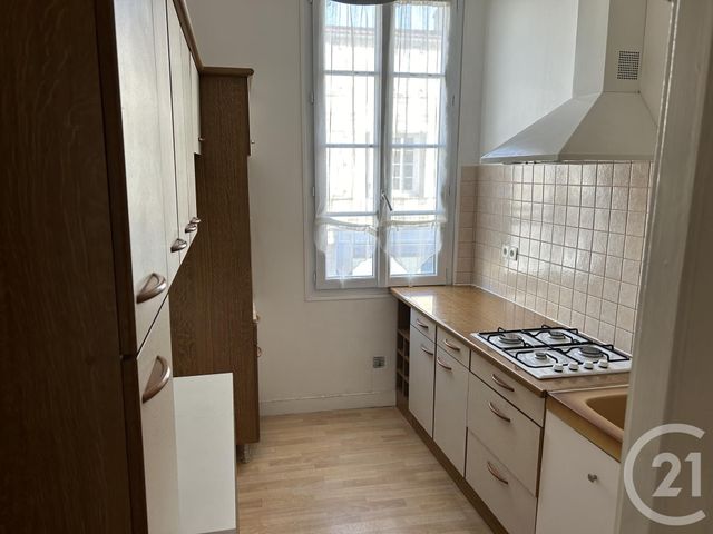 Appartement T3 à louer - 3 pièces - 68.2 m2 - ROCHEFORT - 17 - POITOU-CHARENTES - Century 21 Agence Du Centre Ville