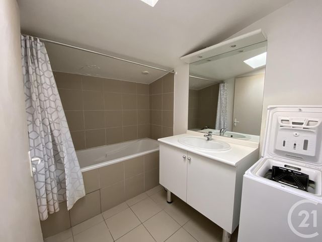 Appartement T2 duplex à louer - 2 pièces - 33.58 m2 - LA ROCHELLE - 17 - POITOU-CHARENTES - Century 21 Agence Du Centre Ville