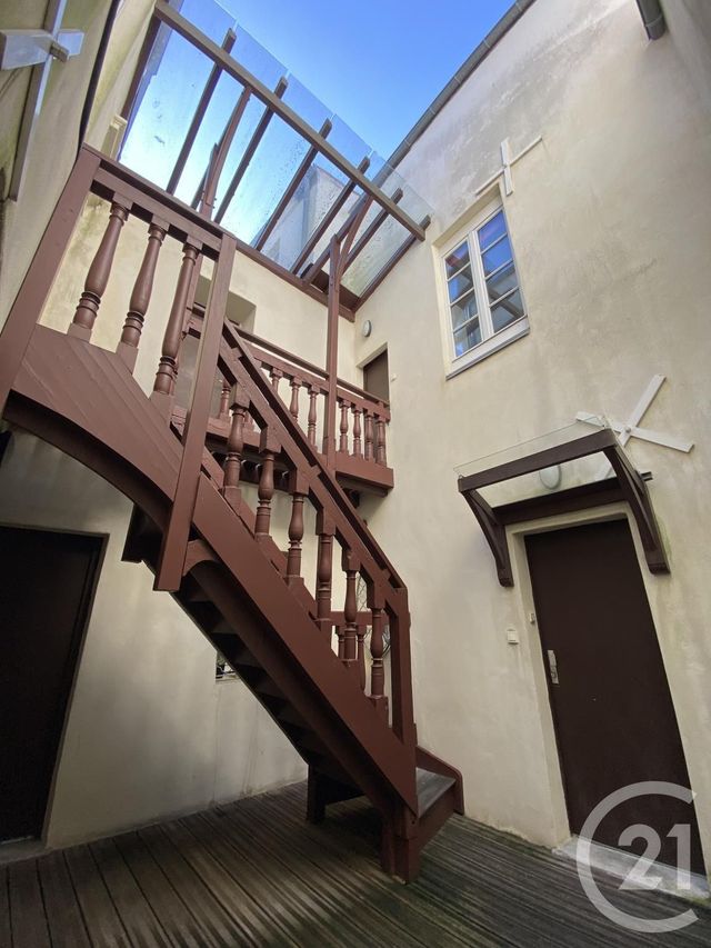 Appartement T2 duplex à louer - 2 pièces - 33.58 m2 - LA ROCHELLE - 17 - POITOU-CHARENTES - Century 21 Agence Du Centre Ville